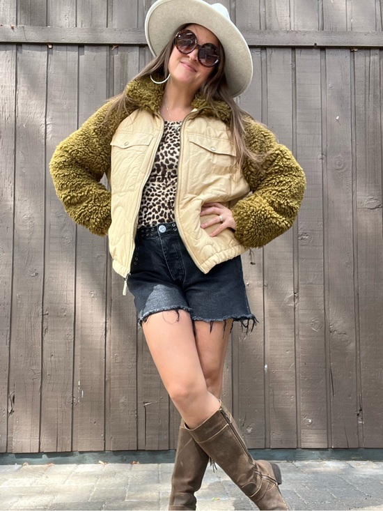 Universal Thread Jackets & Blazers - Universal Thread Olive Green Teddy Jacket with Cream Quilted Front